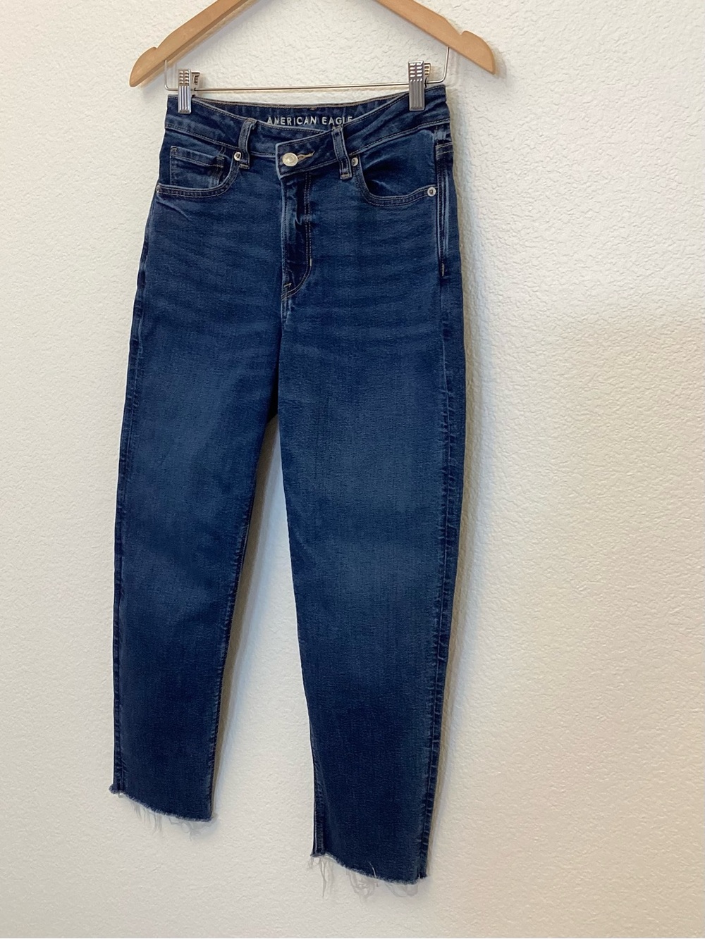 American Eagle 2 Short Mom Straight Jeans High Rise Women’s Crossover Waist 2022 - Picture 4 of 16